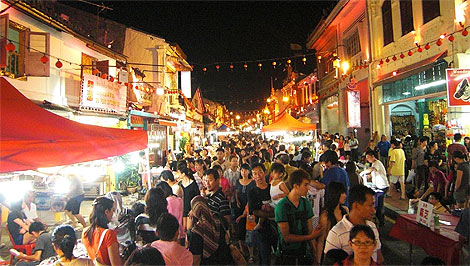 Jonker-Walk-Jalan-Hang-Jebat-at-night-crowded-470
