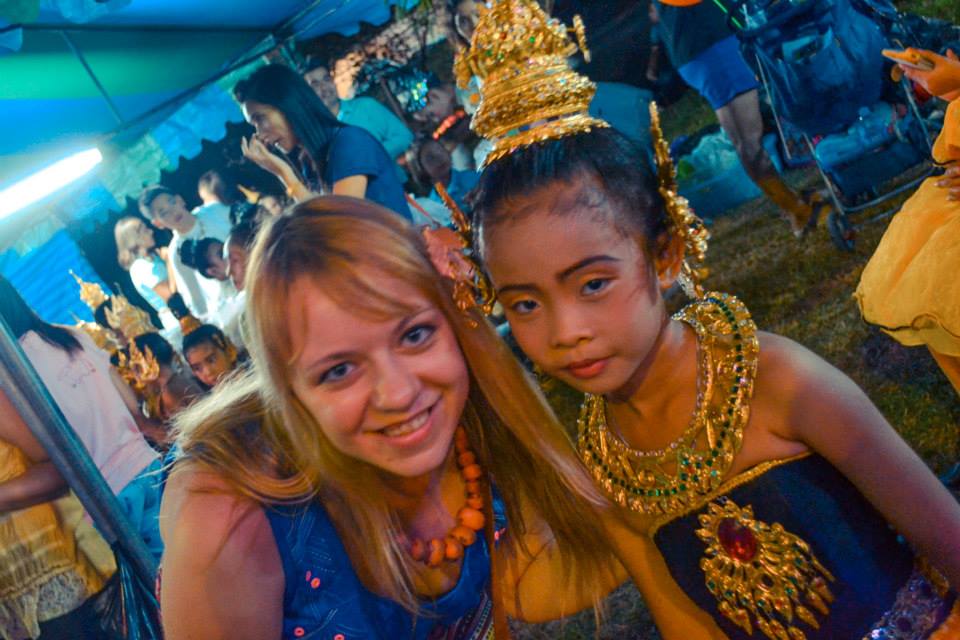 Z małą Tajką na festynie w Hat Yai.
