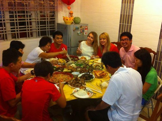 Przy rodzinnym stole w Malezji nie ma dyskusji politycznych i narzekania. Jest za to dużo pysznego jedzenia!