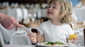 300x168x446096-dining-out-with-kids-300x168.jpg.pagespeed.ic.egRMT18pn0
