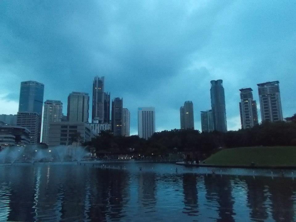 Mój ulubiony park przy wieżach Petronas. Defincja relaksu.