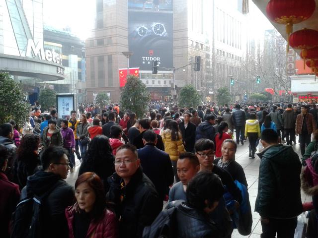 Shanghai. Jedna z głównym alei podczas Chińskiego Nowego Roku 