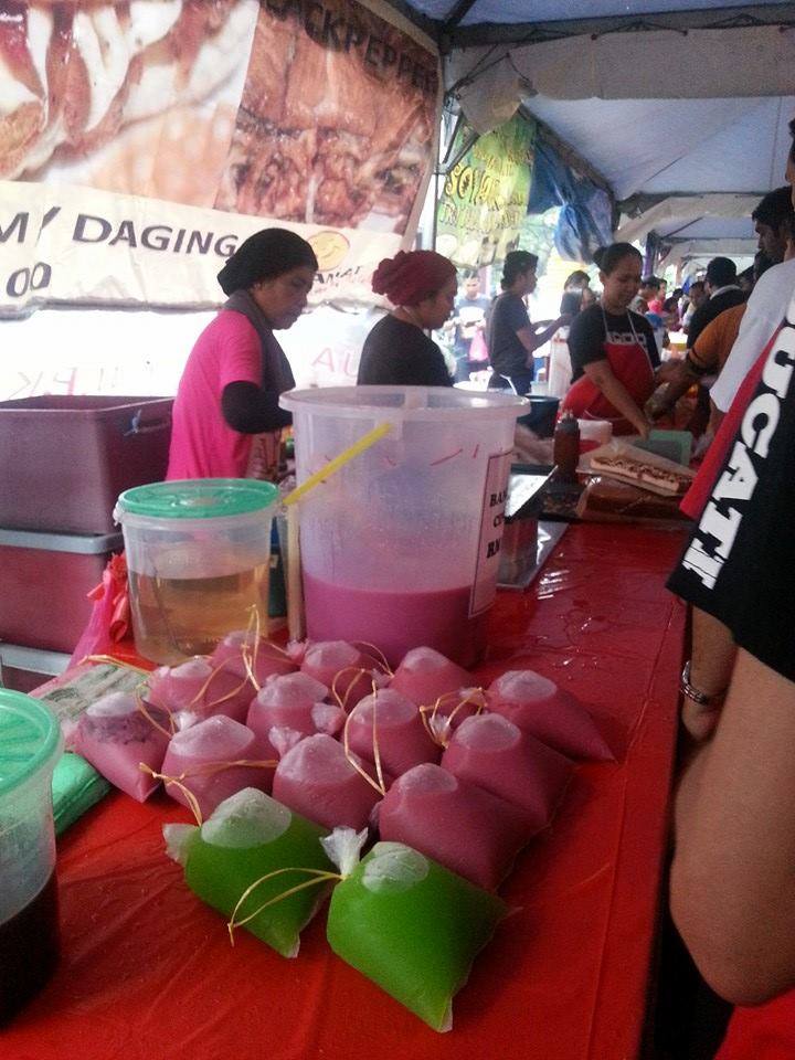 Napoje najczęściej są sprzedawane w plastikowych woreczkach