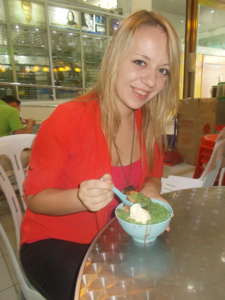 Wygląda dziwnie i jest serwowane w brudnej misce? To musi być pyszne! Tu: cendol.