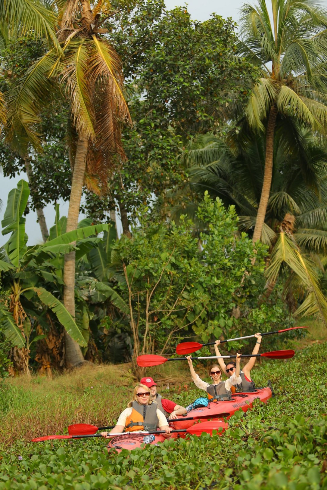 Jakby ktoś miał wątpliwości - płyniemy po rzece, nie po trawie :)