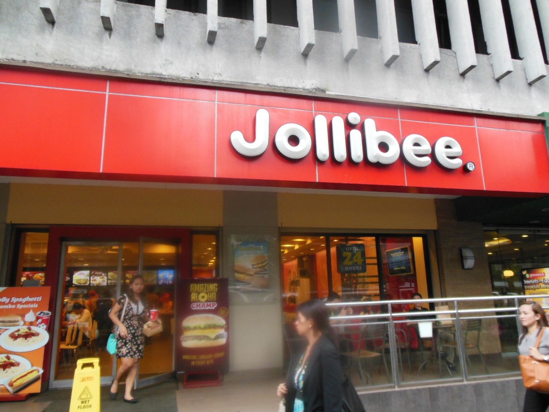 Typowe wejście do Jollibee - czerwono-białe