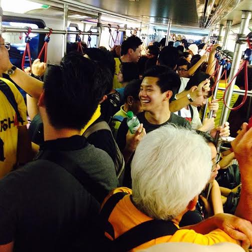 Przejazd kolejką w weekend był jakby nieco mniej upierdliwy. Tłok większy, ale atmosfera…