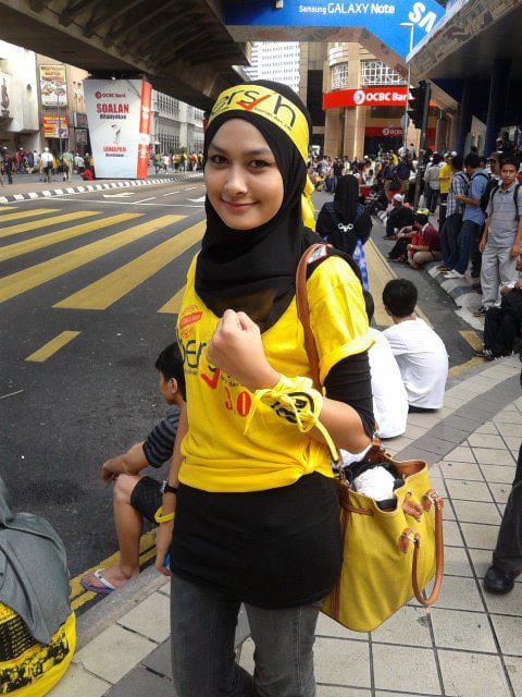 Cicha, acz zjawiskowo urocza bohaterka ruchu Bersih 4.0.