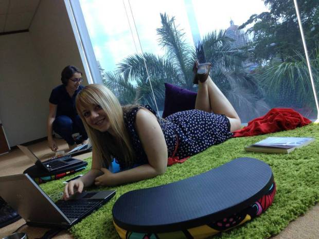 Biuro w którym spędziłam ponad rok. Świetny widok na palmy za oknem!