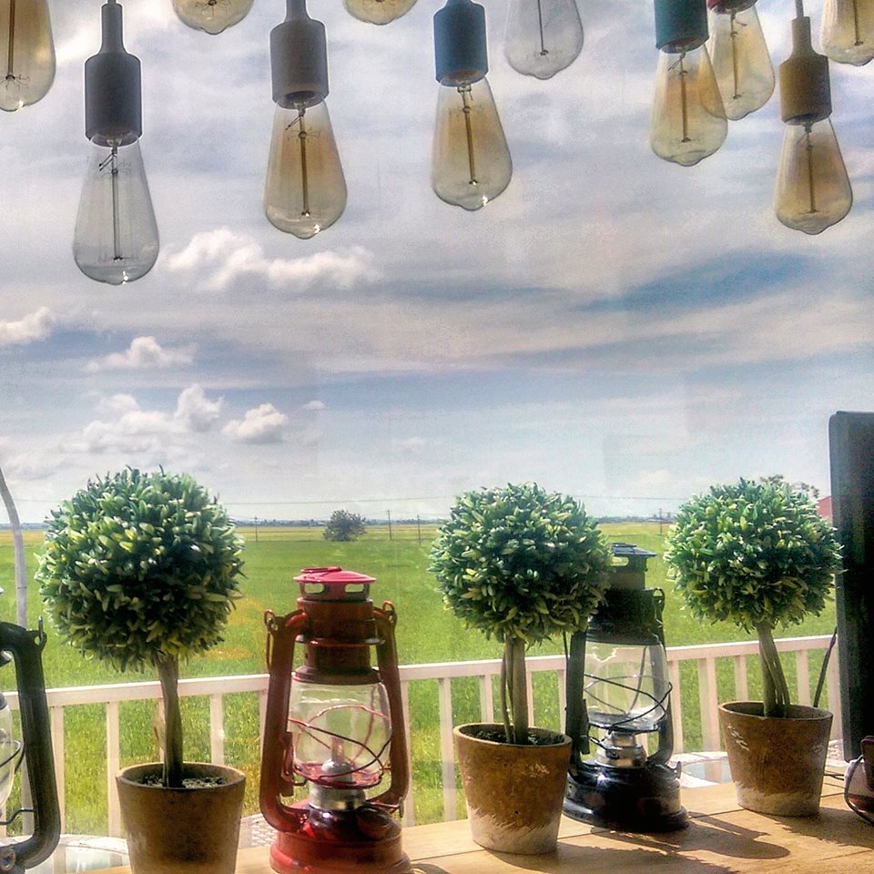 Widok z okna kafejki Padi Box