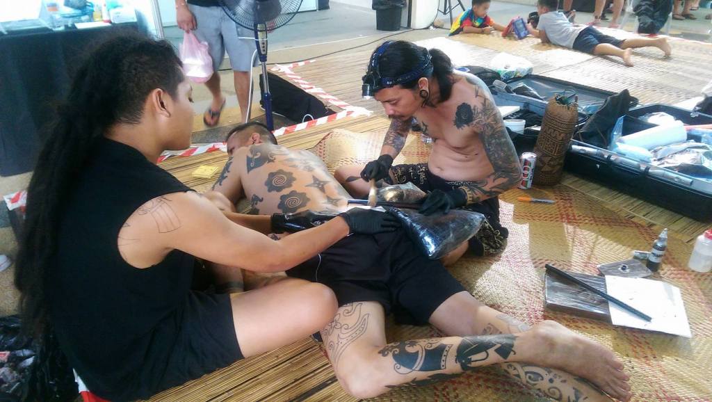 Jeden z tradycyjnych tatuażystów