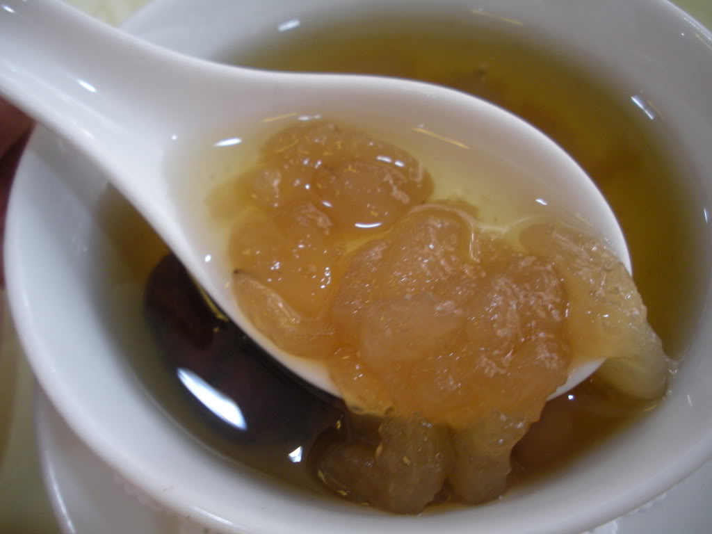 Zupa z żabiastym elementem! Zdj. charlinary.wordpress.com